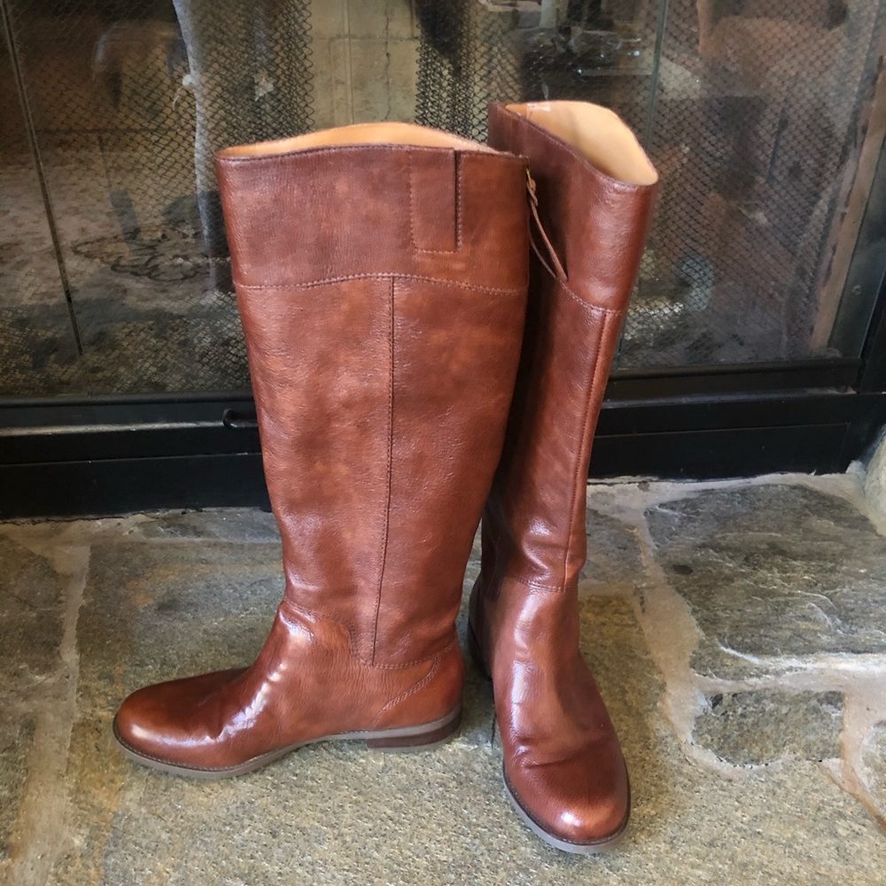 Ladies tall boots. Size 9M.